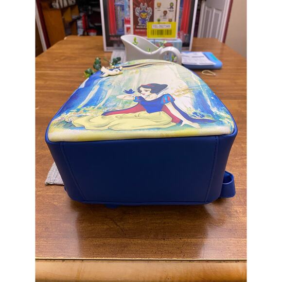 Loungefly: Disney - Snow White - Picture 6 of 6